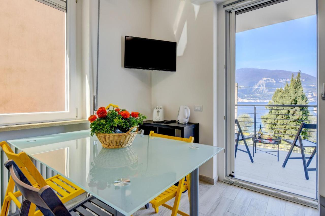 Studio Baldo - Brenzone Holiday Apartments Bagian luar foto
